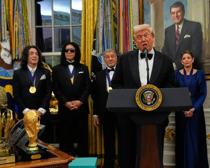 the-traitor-awards-medals-to-the-kennedy-center-honorees-in-an-oval-office-ceremony