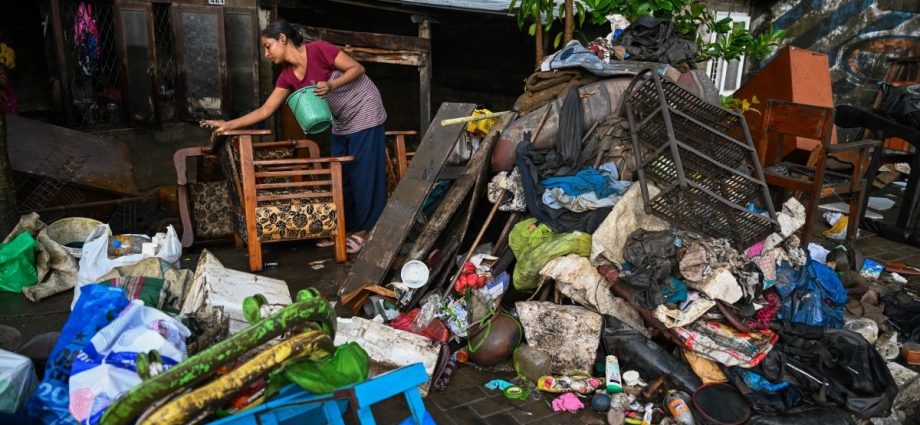 sri-lanka-landslides-feared-as-toll-hits-618,-widespread-loss-sweeps-asia