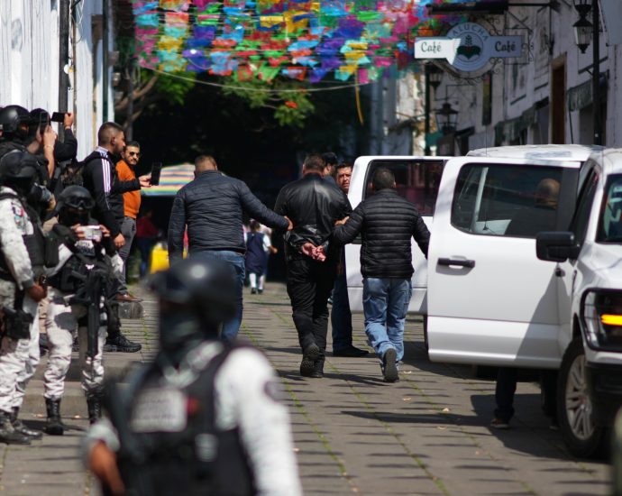 car-bomb-outside-police-station-in-mexico’s-michoacan-kills-at-least-3