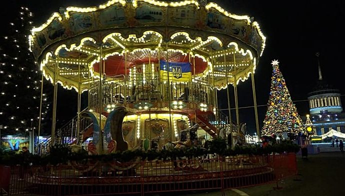 families-find-rare-calm-at-ukraine’s-exhibition-centre-amid-power-cuts