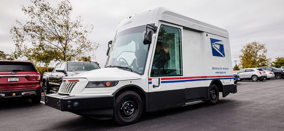 usps-finally-gets-some-evs-on-the-road