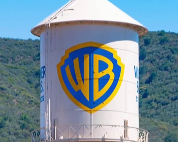 paramount-makes-hostile-bid-for-warner-bros.-discovery