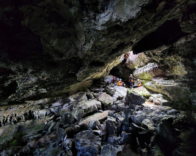 from-the-archives:-nasa’s-goddard-instrument-field-team-on-the-island-of-hawaii