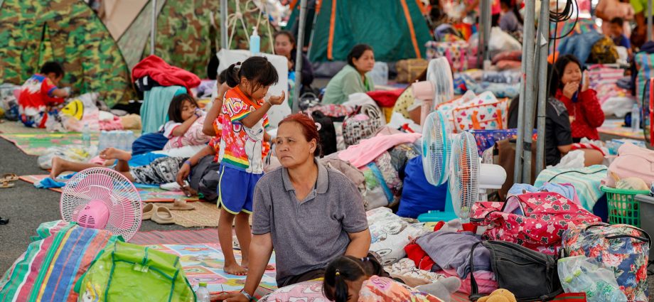 thousands-flee-thai-cambodian-border-as-deadly-clashes-reignite