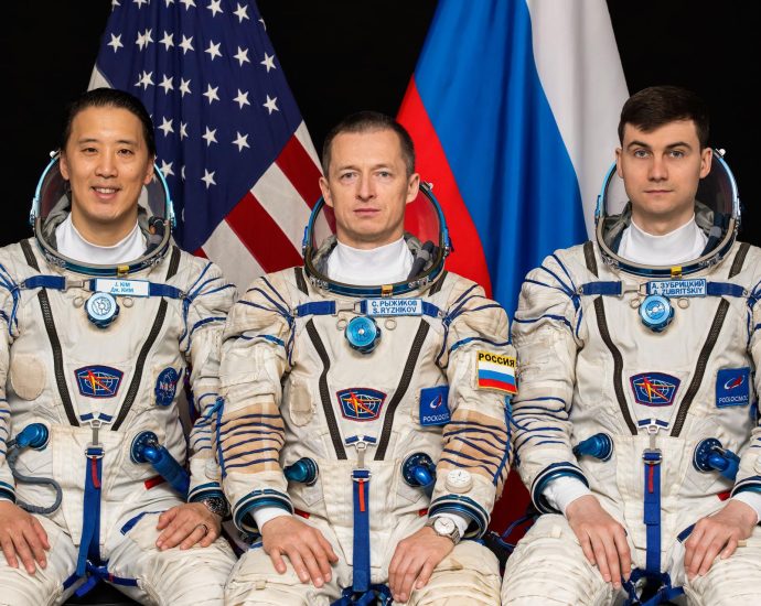 hatches-closed,-crew-inside-soyuz-ready-to-depart