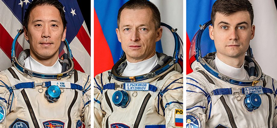 live-on-nasa+:-three-crewmates-say-farewell,-set-to-depart-station