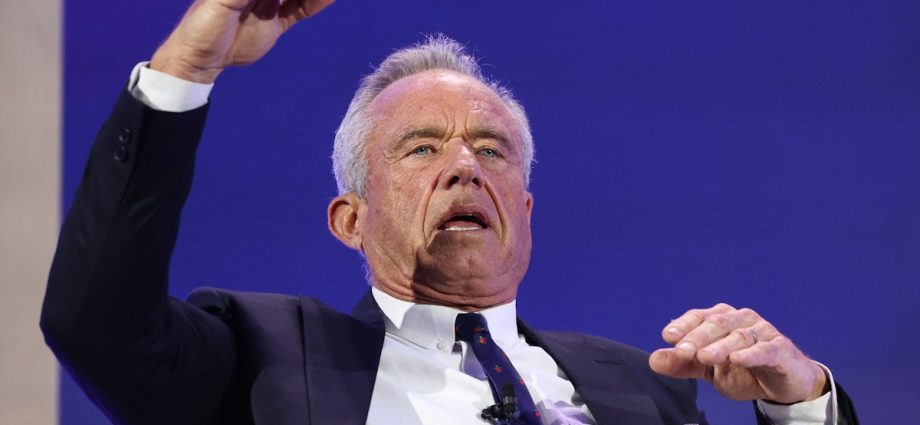 two-inept-male-the-traitor-officials-talk-about-nursing-babies