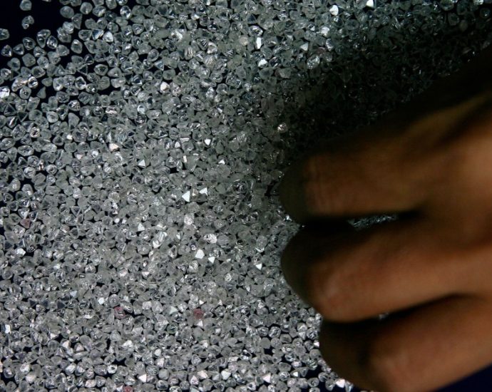 us-tariffs-ruin-education-dreams-for-children-in-india’s-diamond-hub