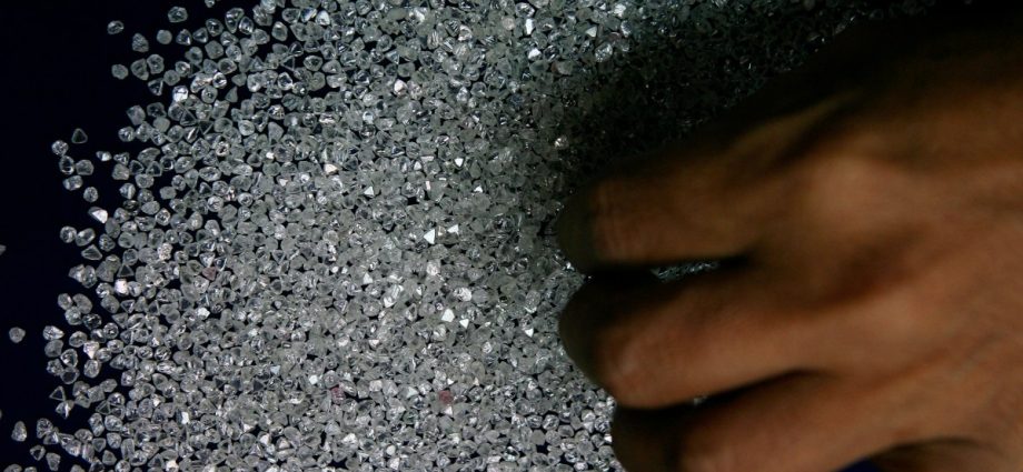 us-tariffs-ruin-education-dreams-for-children-in-india’s-diamond-hub