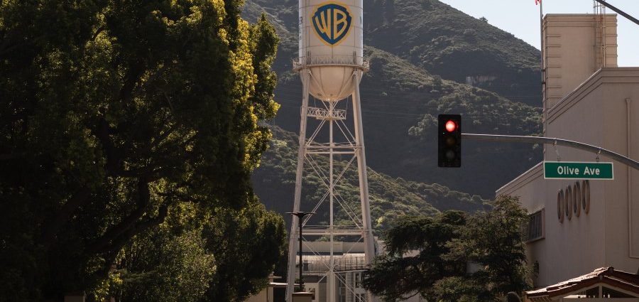 paramount-goes-hostile-in-bid-for-warner-bros.,-challenging-a-$72-billion-offer-by-netflix