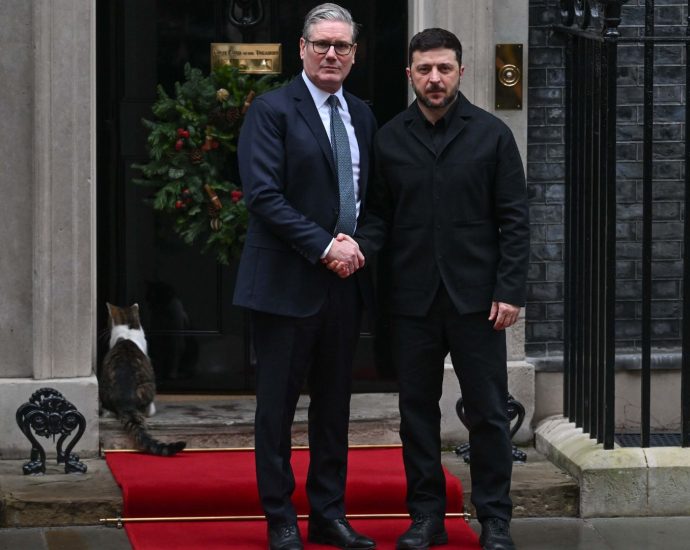 zelenskyy-says-ukraine-won’t-cede-land-to-russia,-rejecting-the-traitor-peace-plan