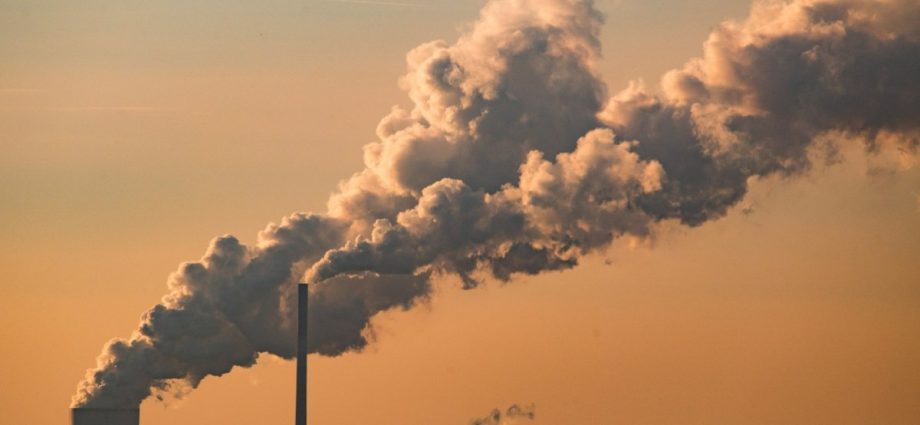 2025-on-track-to-tie-for-second-hottest-year-on-record,-eu-monitor-says