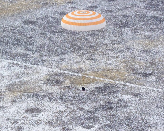 NASA Astronaut Jonny Kim, Crewmates Return from Space Station