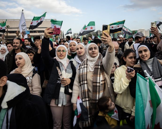 ‘i-belong-in-my-own-country’:-syrians-celebrate-a-year-after-al-assad