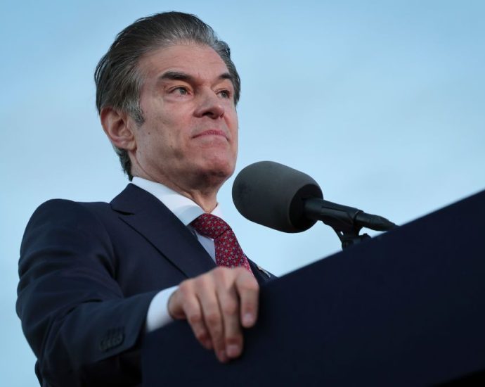 dr.-oz-tells-his-federal-employees-to-eat-less