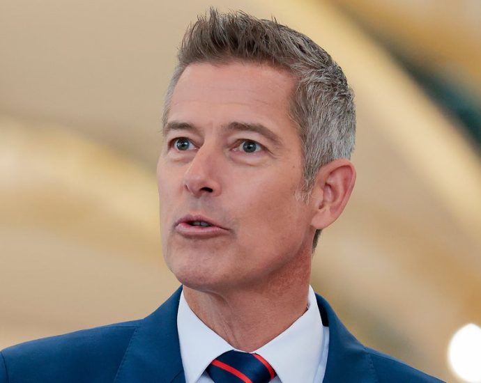 the-traitor-stooge’s-‘idiotic’-airport-proposal-struggles-to-take-off-with-critics