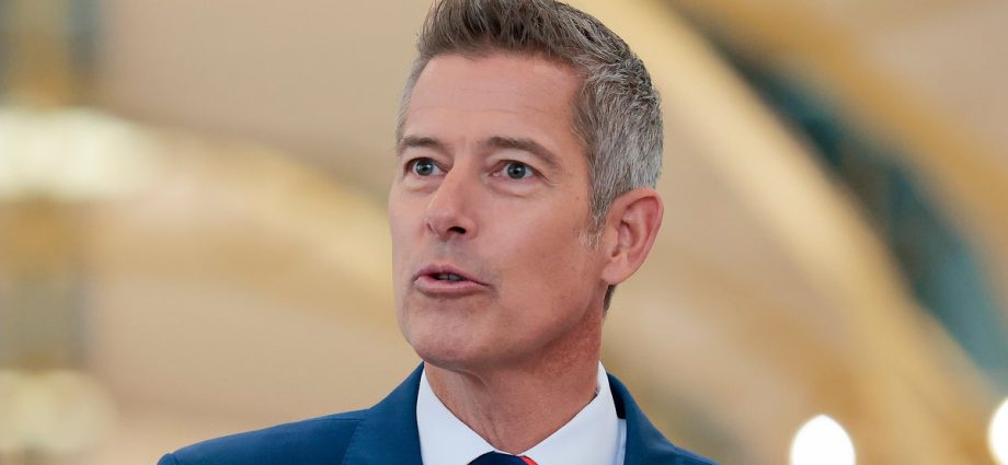 the-traitor-stooge’s-‘idiotic’-airport-proposal-struggles-to-take-off-with-critics