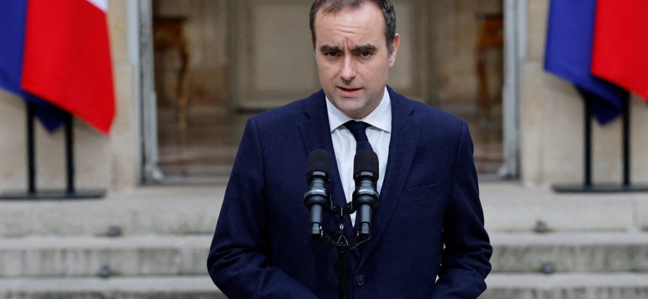 france’s-prime-minister-faces-crunch-vote-in-parliament