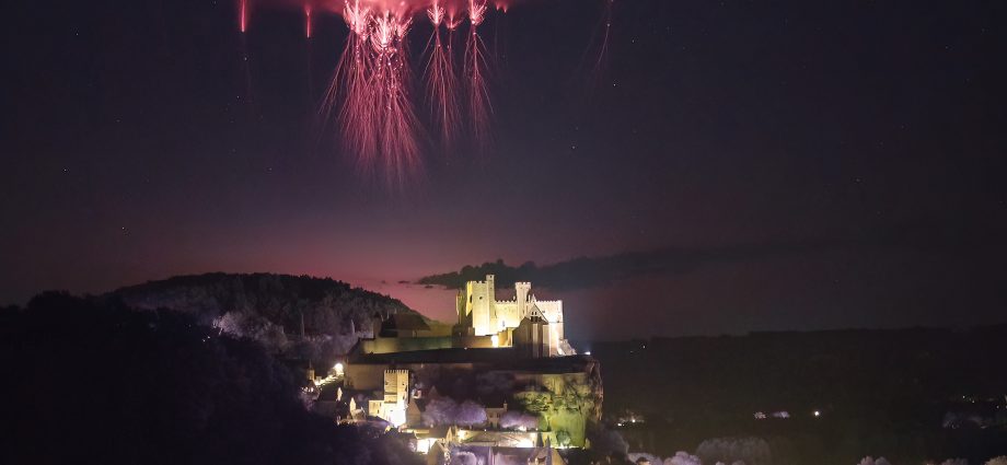 sprites-over-chateau-de-beynac