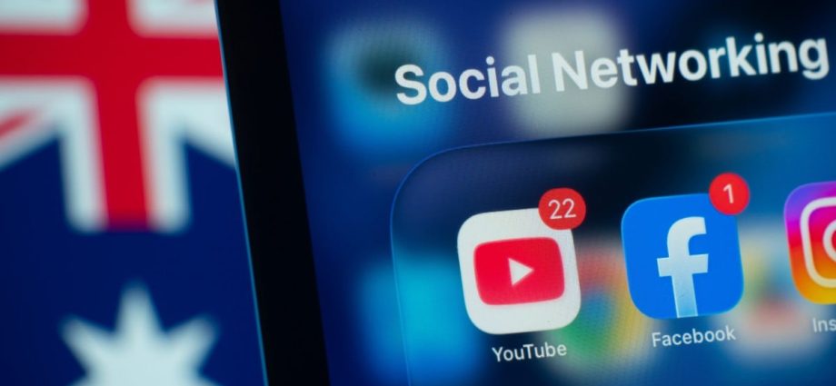 australia-bans-teens-from-social-media,-but-nobody-thinks-it’ll-really-work