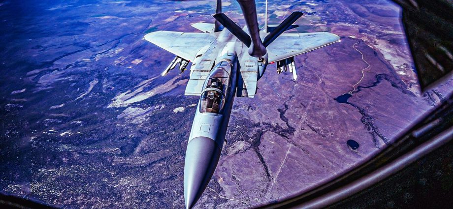 6-fighter-jets-that-work-best-for-inflight-refueling