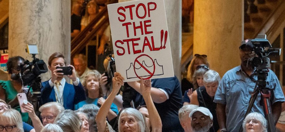 Indiana state senators advance GOP-drawn congressional map, setting up a final vote