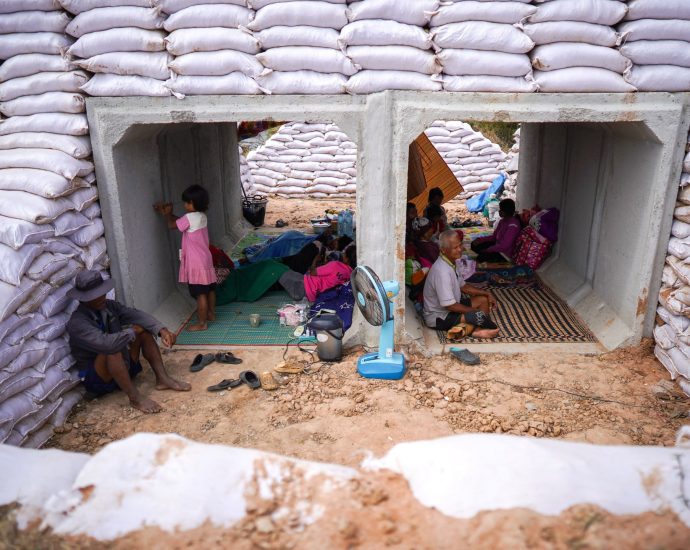 thailand-cambodia-border-clashes-enter-third-day-as-500,000-flee-fighting