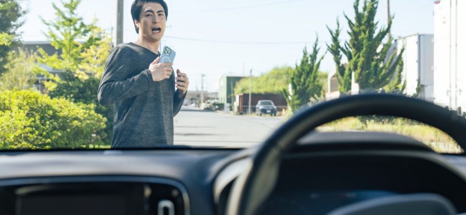 electric-cars-no-more-likely-to-flatten-you-than-the-noisy-ones,-study-finds