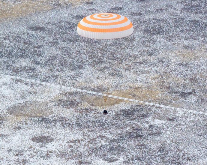 nasa-astronaut-jonny-kim-returns-to-earth