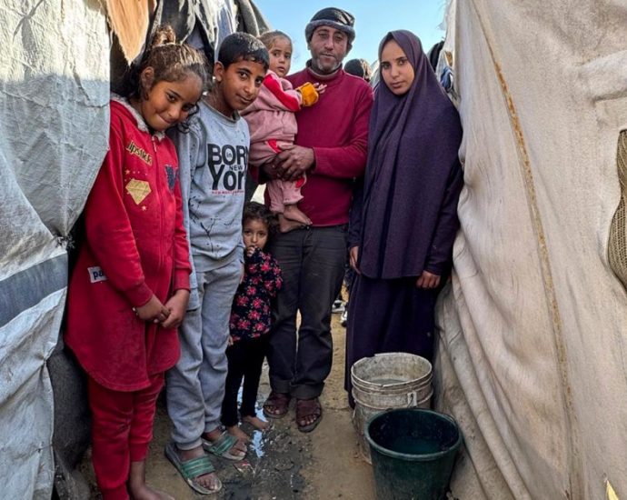 displaced-gaza-families-struggle-as-winter-storm-hits