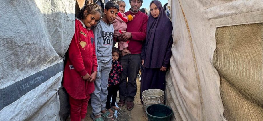 displaced-gaza-families-struggle-as-winter-storm-hits