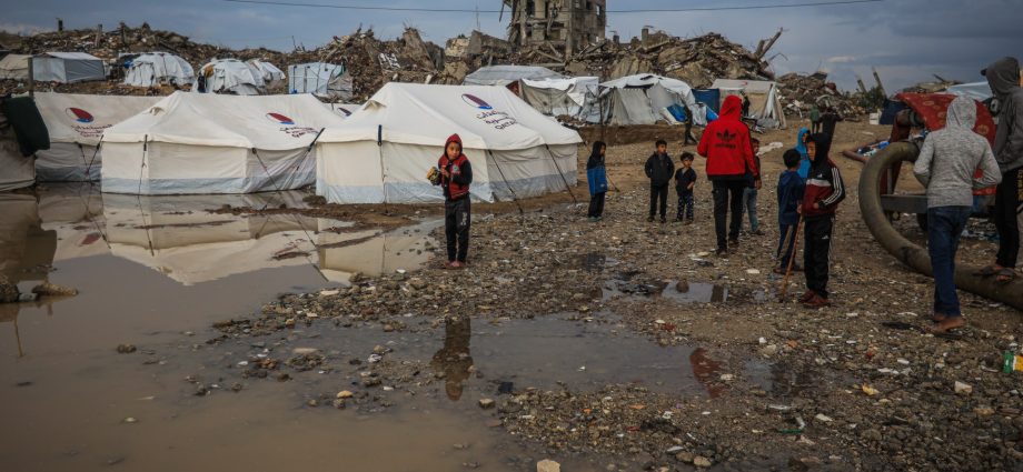 live:-heavy-rains,-flooding-as-storm-byron-batters-war-torn-gaza