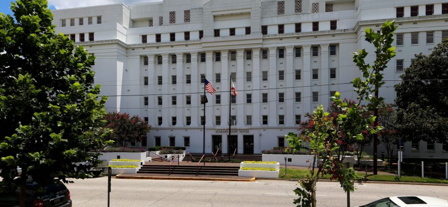 saving-a-few-bucks-on-groceries,-losing-millions-in-revenue:-alabama’s-tax-dilemma