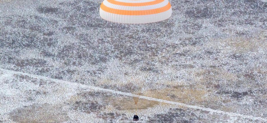 NASA astronaut comes home after circling Earth 3,920 times