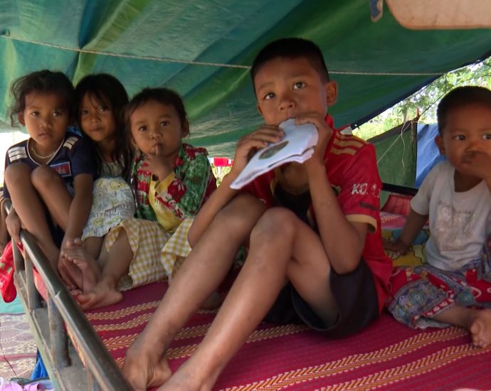 video:-al-jazeera-reports-from-cambodian-displacement-camp