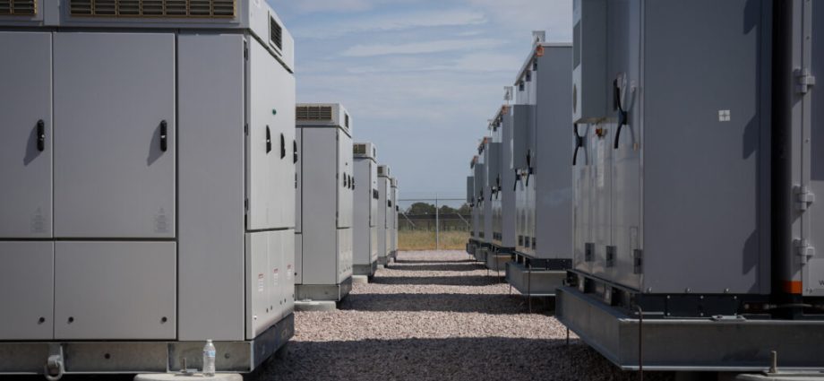how-batteries-could-play-a-role-in-data-center-rollouts