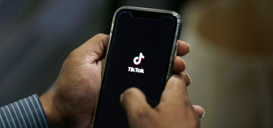 pakistan-urges-social-media-platforms-to-crack-down-on-militant-accounts-to-avoid-legal-action