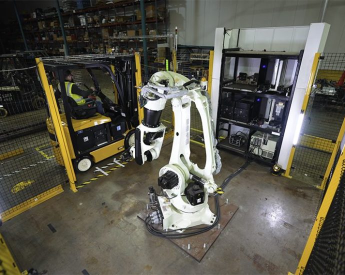 concentric’s-autonomous-forklift-battery-management-system-has-performed-250,000-two-minute-battery-swaps