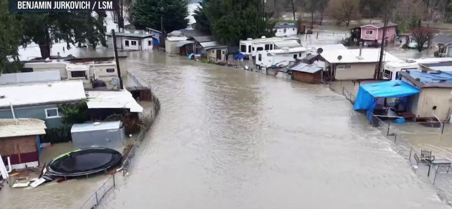 major-flooding-concerns-in-washington-prompt-evacuations