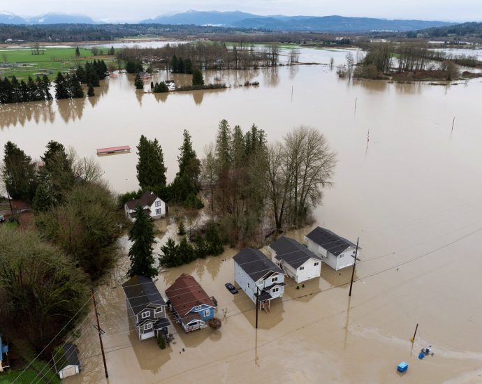 ‘catastrophic-flooding’-in-north-america’s-pacific-northwest-as-rains-ease