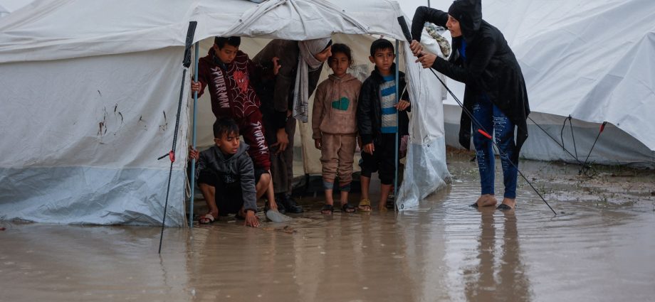 gaza’s-displaced-face-storm-disaster-with-almost-nothing