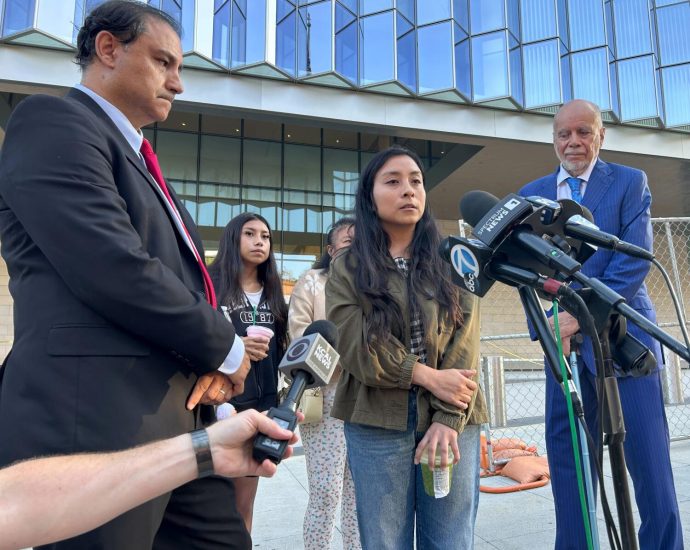 chabria:-homeland-security-says-it-doesn’t-detain-citizens.-these-brave-californians-prove-it-has