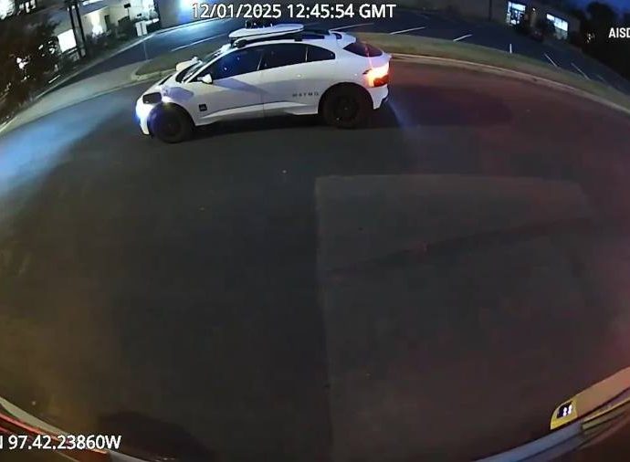 waymo-trains-with-texas-school-buses-after-repeated-school-bus-violations