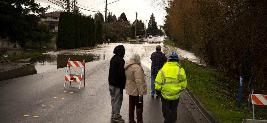 in-photos:-flooding-in-western-washington-state-forces-thousands-to-evacuate