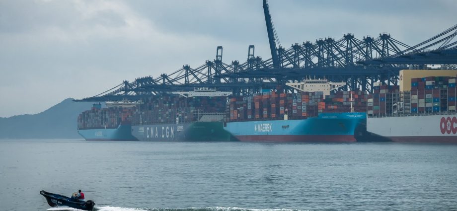 us-forces-stormed-cargo-ship-travelling-from-china-to-iran:-report