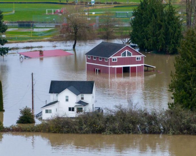 washington-flooding-forces-an-entire-city-to-temporarily-evacuate-as-rivers-top-historic-highs