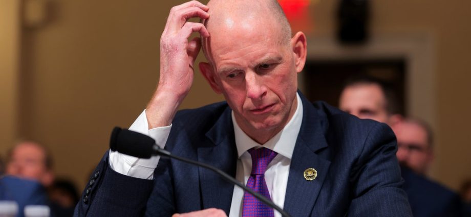 social-media-ridicules-fbi-official’s-inabilty-to-answer-antifa-question