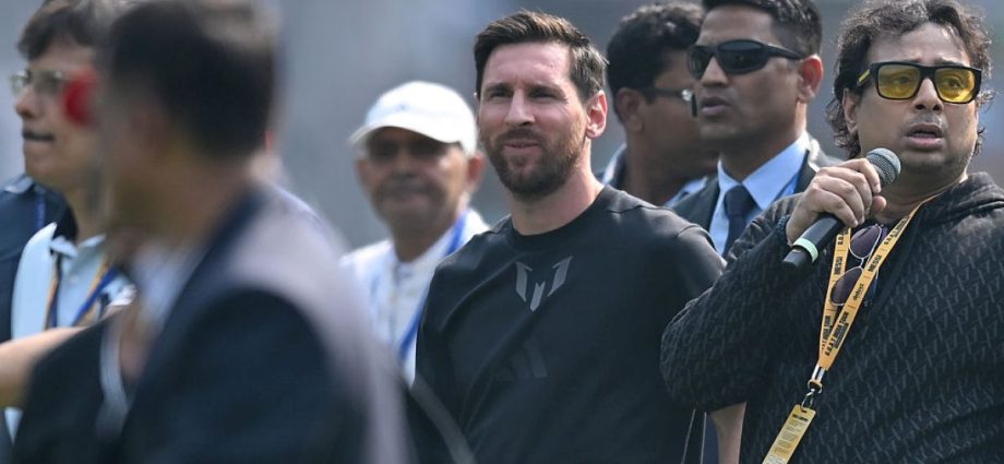 messi’s-tour-of-india-gets-off-to-chaotic-start-with-fans-throwing-bottles
