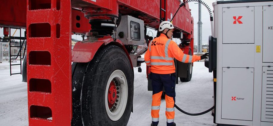 dp-world-deploys-12-kempower-mcs-ev-chargers-at-london-gateway-container-port