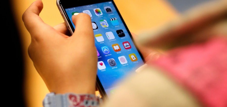 what-would-a-youth-social-media-phone-ban-look-like-in-the-us?